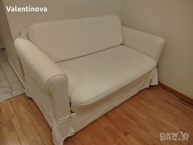 Разтегателен двуместен диван