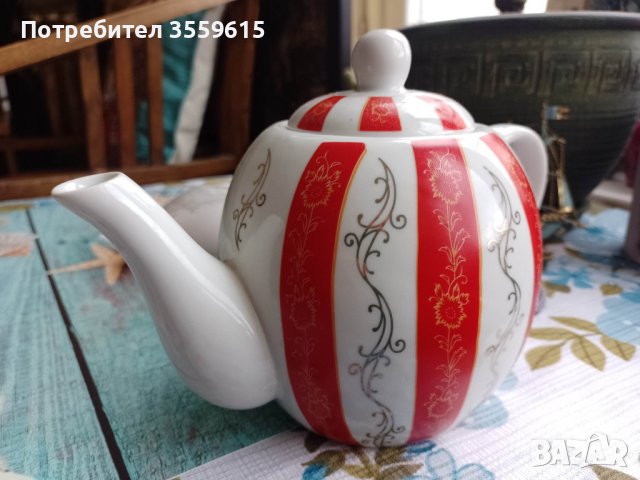 красив порцеланов чайник от Англия, снимка 1