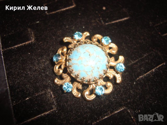 СТАРИННА АРТ ДЕКО ПОЗЛАТЕНА БРОНЗОВА БРОШКА с ЕСТЕСТВЕН ТЮРКОАЗ и САПФИР-КРИСТАЛ КАМЪНИ , снимка 7 - Други - 32266761