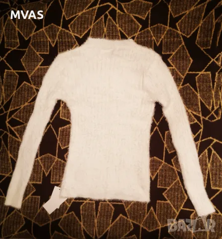 Нов дамски бял мъхест космат пуловер М размер, снимка 2 - Блузи с дълъг ръкав и пуловери - 48215387