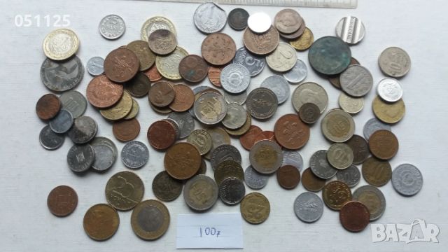лот от 100 броя чуждестранни монети