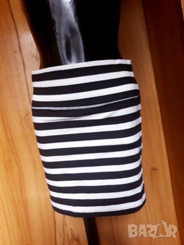 Черно-бяла къса еластична пола на райе М, снимка 1