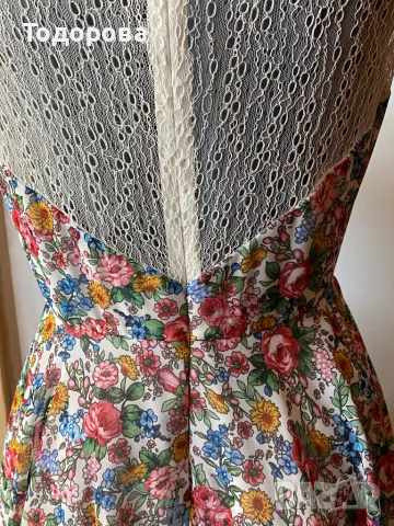 Рокля на цветя с гръб и ръкави от дантела., снимка 6 - Рокли - 49422317