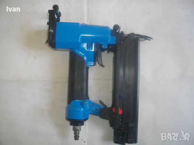 Made in ITALY ПРОФЕСИОНАЛЕН ИТАЛИАНСКИ ОРИГИНАЛЕН ПНЕВМАТИЧЕН ТАКЕР FASCO ЗА ПИРОНИ 40мм ПОЧТИ НОВ , снимка 10 - Други инструменти - 49427375