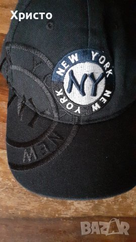 шапка бейсболна с козирка, черна, плътен плат и много бродерии  New York, снимка 2 - Шапки - 43536036