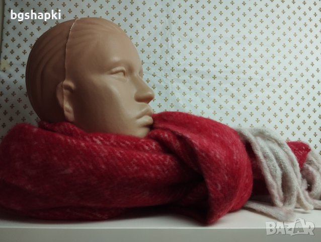 22 - Дамски кашмирен шал в червен цвят.