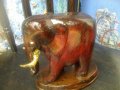 Статуетка на слон върху поставка, снимка 1 - Статуетки - 40665782