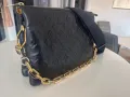 Дизайнерска черна чанта LV от естествена кожа с две дръжки и монограм. , снимка 4