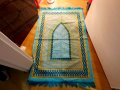 Мюсюлмански молитвен килим, молитвено килимче за Намаз - светлосин фон с златни орнаменти