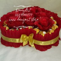 Сърце от червени рози и бонбони Ferrero Roche , снимка 3 - Изкуствени цветя - 39479514