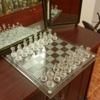 Продавам красив стъклен шах, снимка 3 - Антикварни и старинни предмети - 38440116