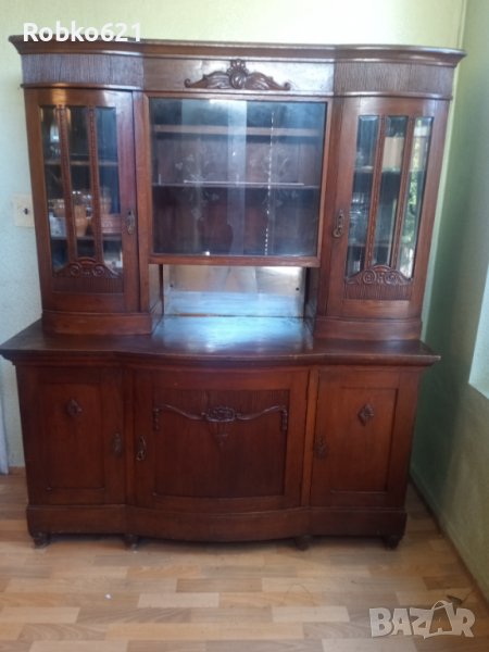 Старинен орехов фурнирован бюфет, снимка 1