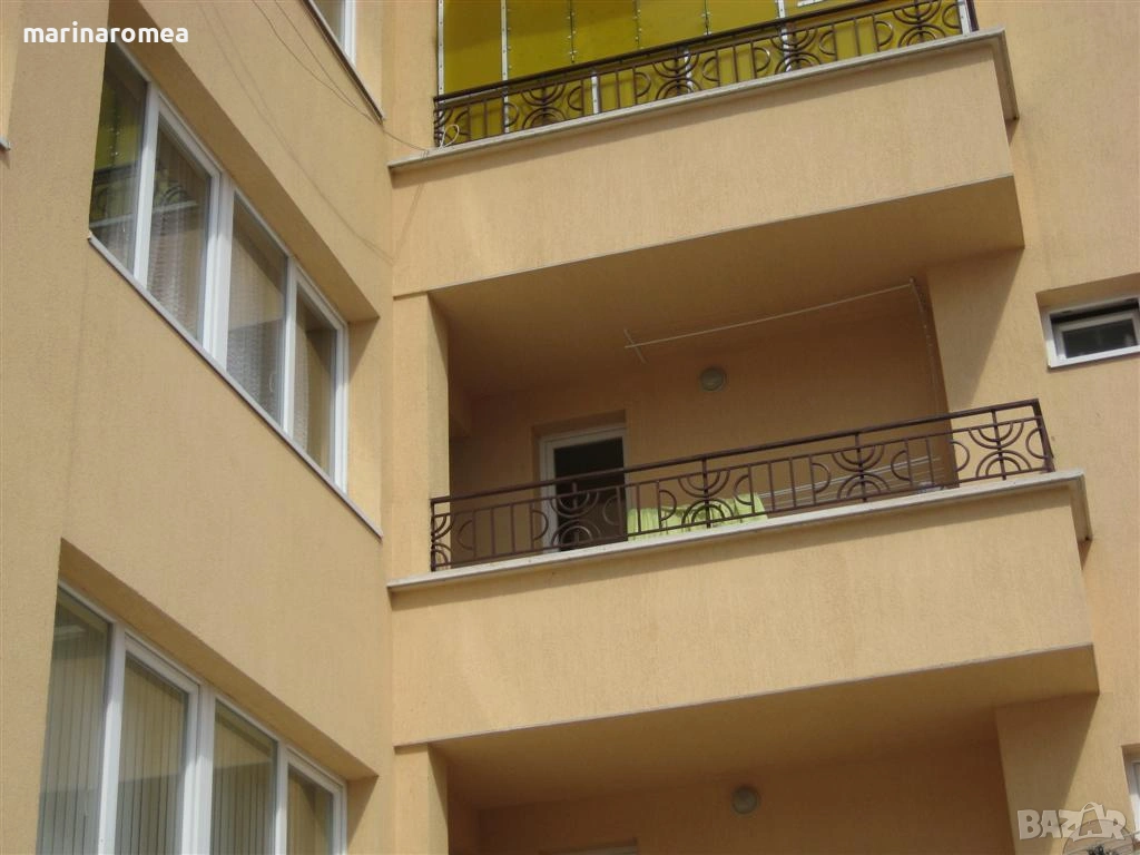 Обзаведен двустаен апартамент над Лятно кино Тракия, снимка 1