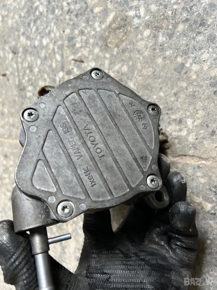 вакуум помпа Toyota 2.0 d4d Avensis Verso Auris RAV4 126 кс, снимка 1