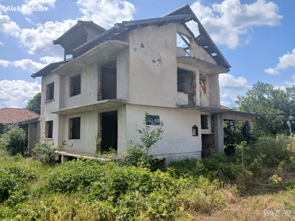 Двуетажна недовършена къща, снимка 1