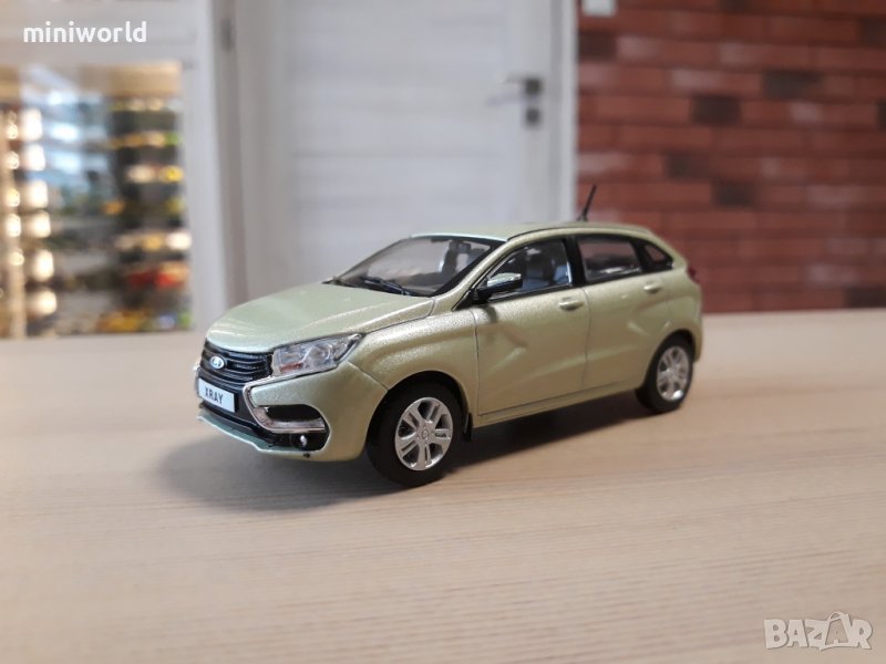 ВАЗ Лада Xray 2015 - мащаб 1:43 на DeAgostini моделът е нов в блистер, снимка 1