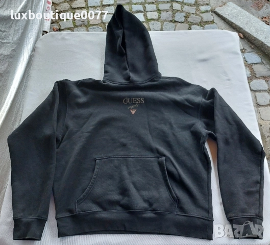 Използван в отлично състояние суичър Guess M