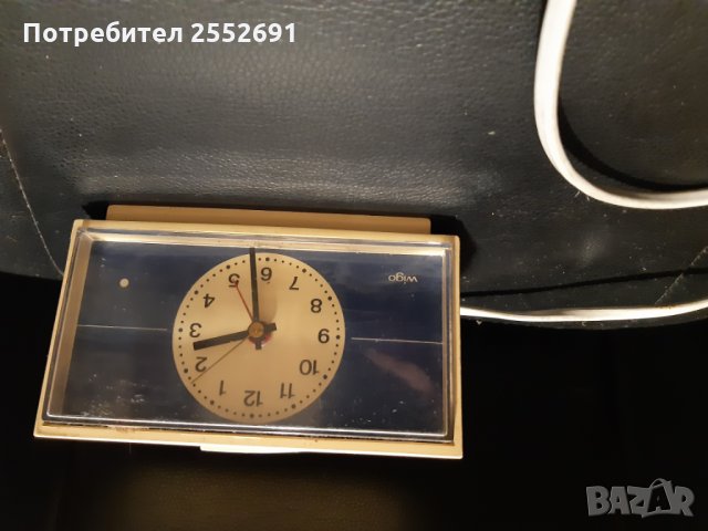 Часовник , снимка 1 - Антикварни и старинни предмети - 27861775