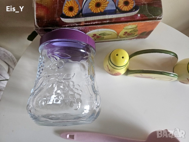 Керамичен комплект с подарък: Солници и салфетник, снимка 8 - Аксесоари за кухня - 52306343