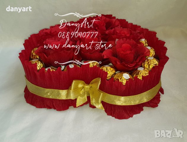Сърце от червени рози и бонбони Ferrero Roche , снимка 3 - Изкуствени цветя - 39479514