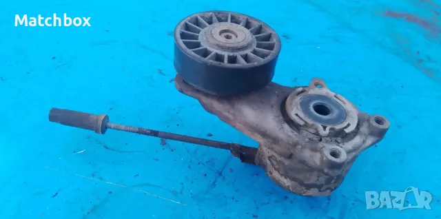 Обтегач за ремък на Мерцедес 124 200Е, снимка 3 - Части - 47758675