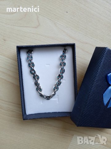 Нова, сребърна гривна в подаръчна кутия.