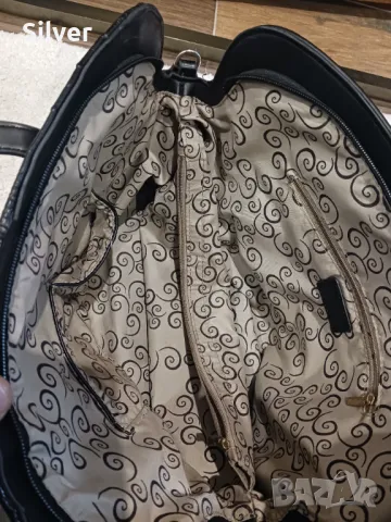 Дамска чанта, снимка 4 - Чанти - 48268435