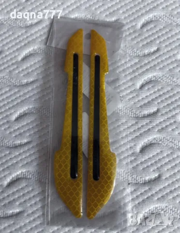 2 броя светлоотразители за автомобили, колела, мотоциклети. Спаси живот!, снимка 1