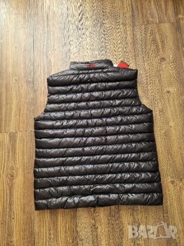 Страхотна мъжка грейка елек HUGO BOSS размер S M L XL 2XL , снимка 10 - Якета - 51470851