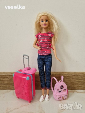 Дървена къща за кукли с кукли и аксесоари  Barbie, снимка 18 - Кукли - 43908519