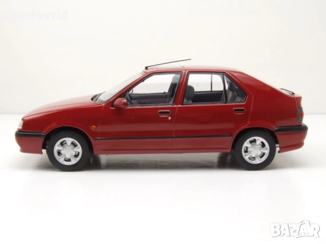 Renault 19 1994 - мащаб 1:18 на Triple9 моделът е нов в кутия, снимка 3 - Колекции - 51025549
