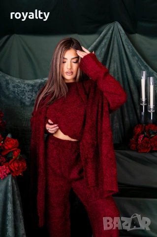 Червен Дамски Комплект С Шал, снимка 4 - Спортни екипи - 52816096