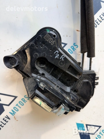 69030-02560 дясна брава предна от Toyota C-HR 2.0 l-VVTi Hybrid двигател M20AFXS 150 кс., 17000 km, снимка 2 - Части - 53425430