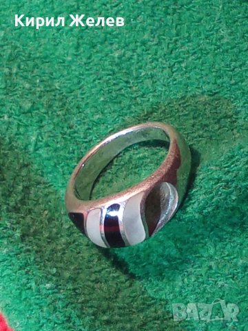 СТАР СРЕБЪРЕН ПРЪСТЕН СРЕБРО 925 АНГЛИЯ с ЧЕРЕН ШЛИФОВАН ОНИКС РЪЧНА АРТ ИЗРАБОТКА 25834, снимка 2 - Пръстени - 35747943