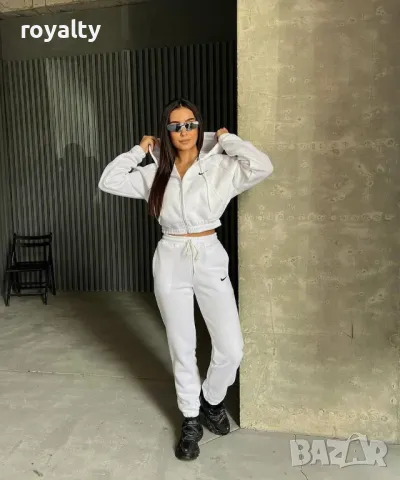 Nike бял дамски спортен комплект , снимка 3 - Спортни екипи - 49943076
