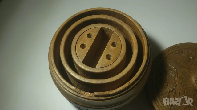 Кръгла дървена кутийка с кръгли отделения, снимка 6 - Антикварни и старинни предмети - 51005866
