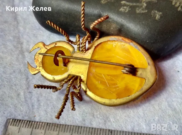 Стара ПОЗЛАТЕНА МЕДНА ФИГУРАЛНА КЕХЛИБАРЕНА БРОШКА БРЪМБАР Ръчна МАЙСТОРСКА ИЗРАБОТКА 48883, снимка 11 - Антикварни и старинни предмети - 48444573