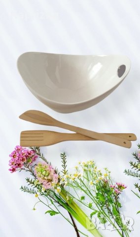 купа за салата с бамбукови прибори