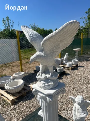 Градински Орел с криле 