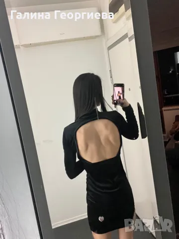 Черна рокля с гол гръб