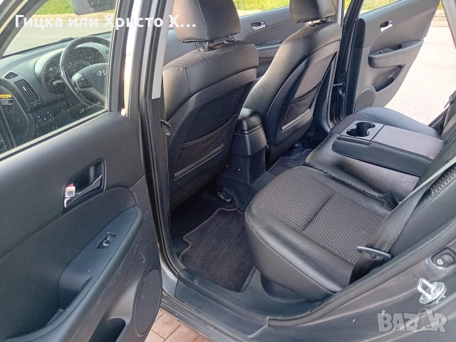 Hyundai i30 1.6i 126kc Климатроник, снимка 14 - Автомобили и джипове - 52725437