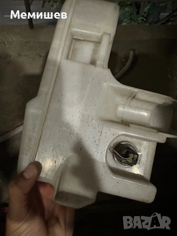 Казанче за чистачки Lexus IS220d