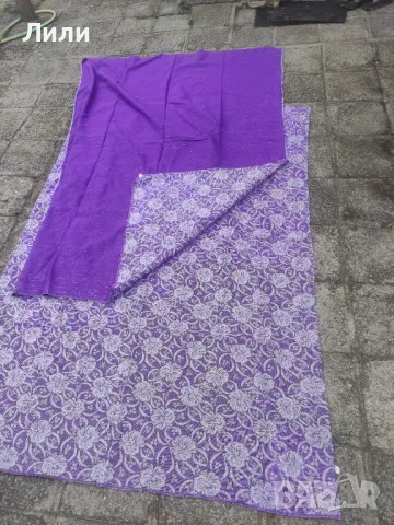 Два броя лилаво- бели ретро покривки за легла