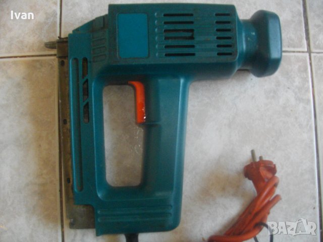 16-30 мм-Голям Такер-Дърводелски-Англия--Електрически-Комбиниран-Отличен-Black Decker, снимка 2 - Други инструменти - 33485638