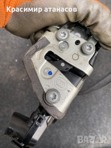 Брава на врата Предна дясна  за Тойота Аурис.A046693, снимка 3 - Части - 44138746