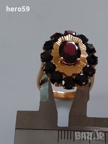 Дамски златен пръстен с гранати-18 карата злато(чехски гранати), снимка 2 - Пръстени - 38897379