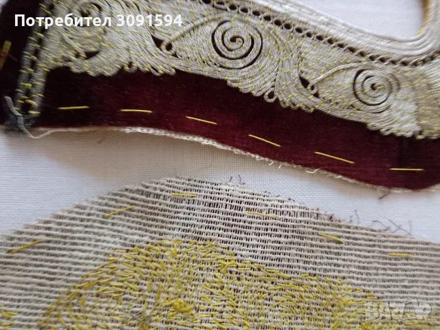 19 век Фолклорни художествени мотиви за чехли ръчна бродерия златна сърма върху кадифе рядка находка, снимка 5 - Антикварни и старинни предмети - 47407814