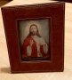 Кожена рамка със снимка на Исус Христос, снимка 1 - Икони - 36988264