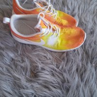 Дамски маратонки  Nike, снимка 2 - Маратонки - 44015386