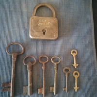 Стари ключове от врати и порти, снимка 1 - Антикварни и старинни предмети - 44577840